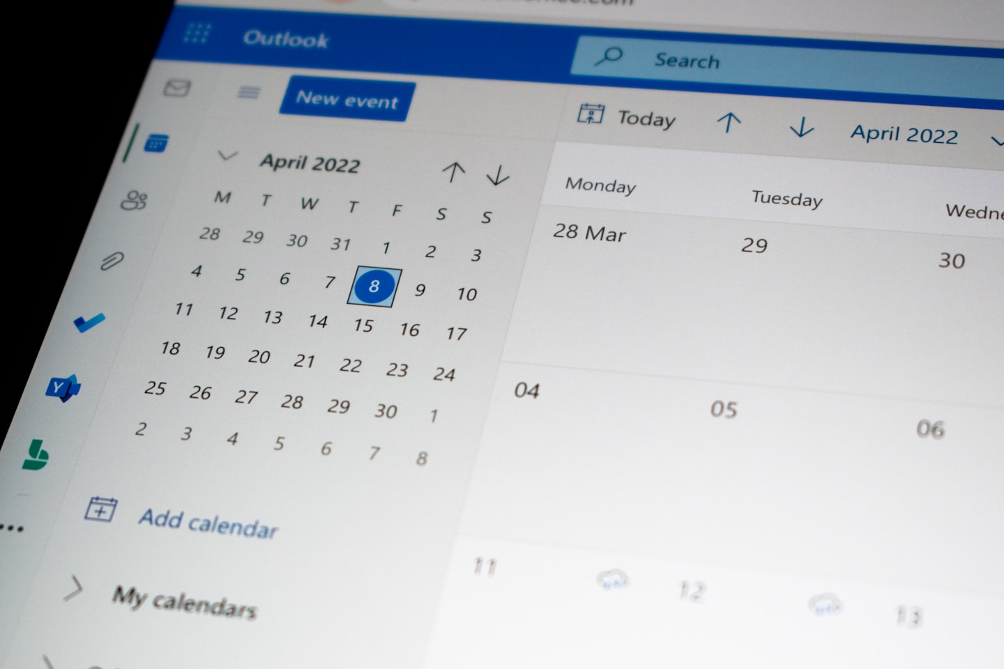 Appointment scheduling screen showing calendar views and booking controls